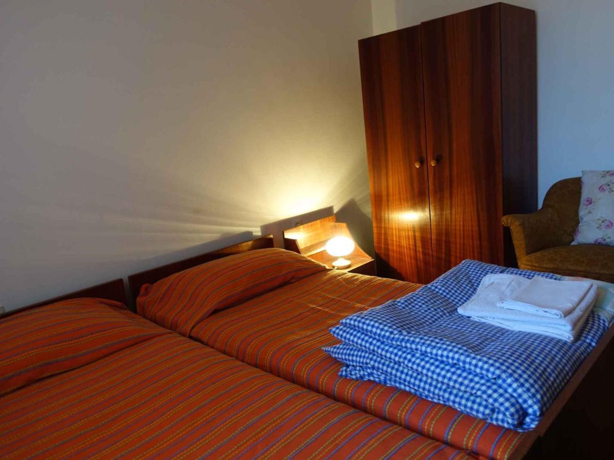 Apartment In Omisalj - Insel Krk 39736 Екстер'єр фото