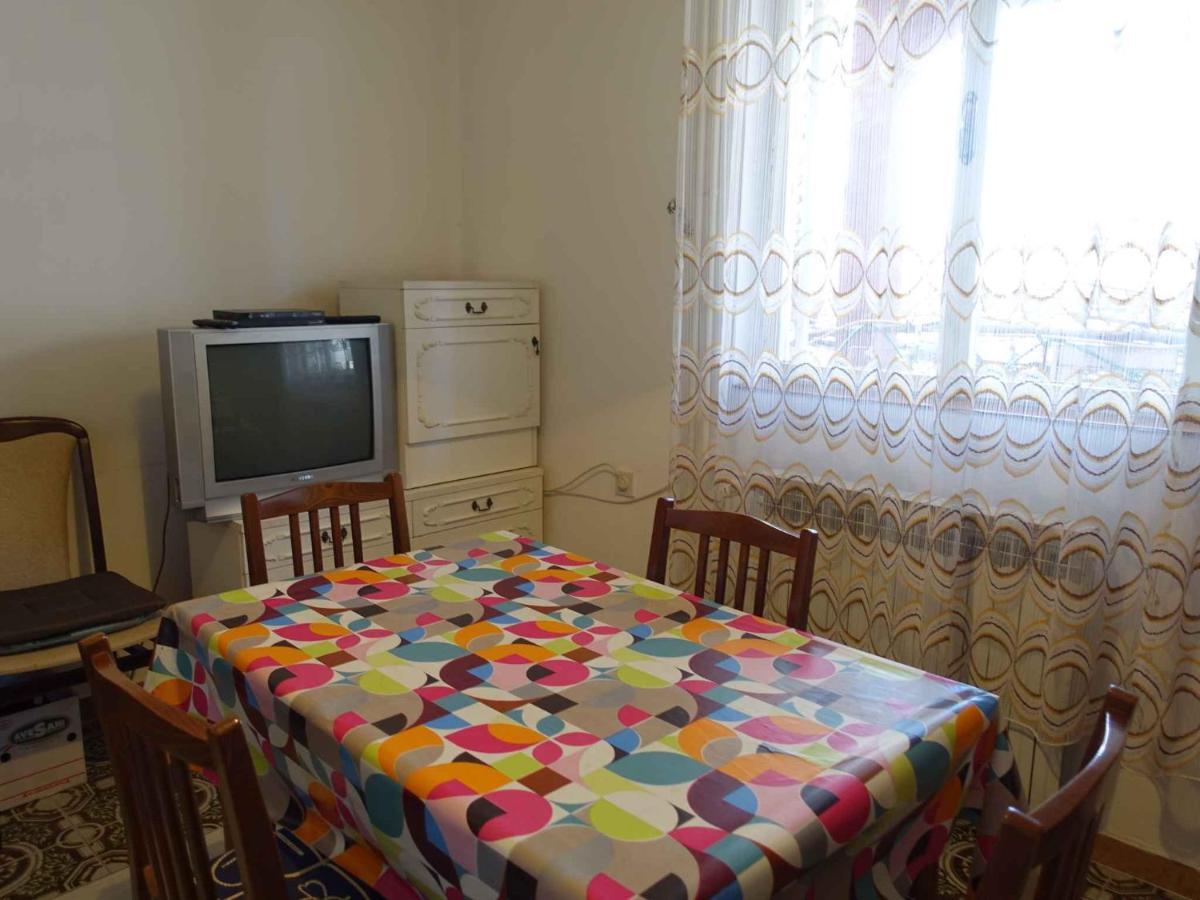 Apartment In Omisalj - Insel Krk 39736 Екстер'єр фото