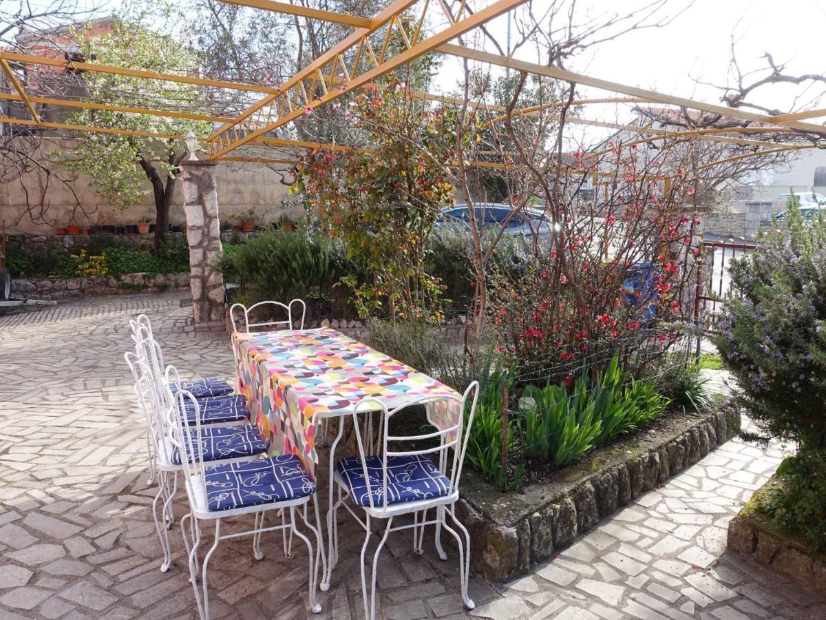 Apartment In Omisalj - Insel Krk 39736 Екстер'єр фото