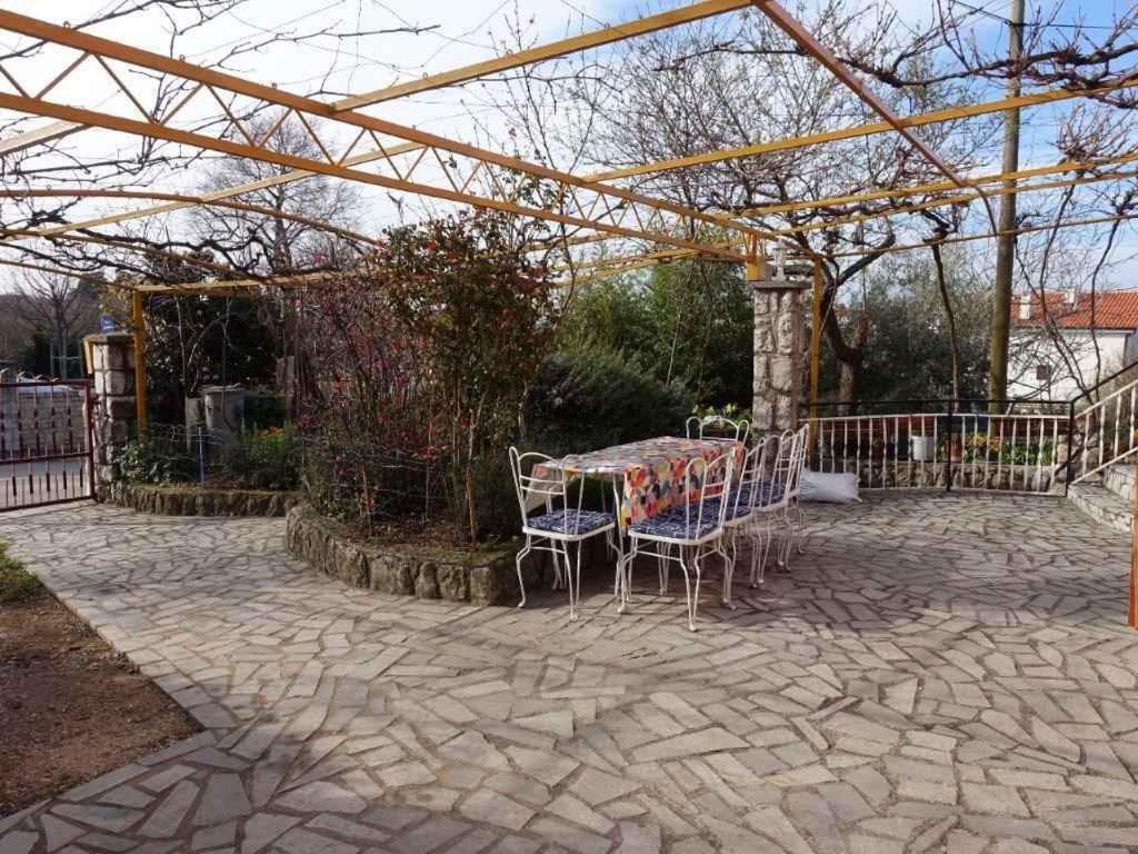 Apartment In Omisalj - Insel Krk 39736 Екстер'єр фото